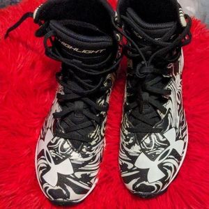 Underarmer hightop football cleats